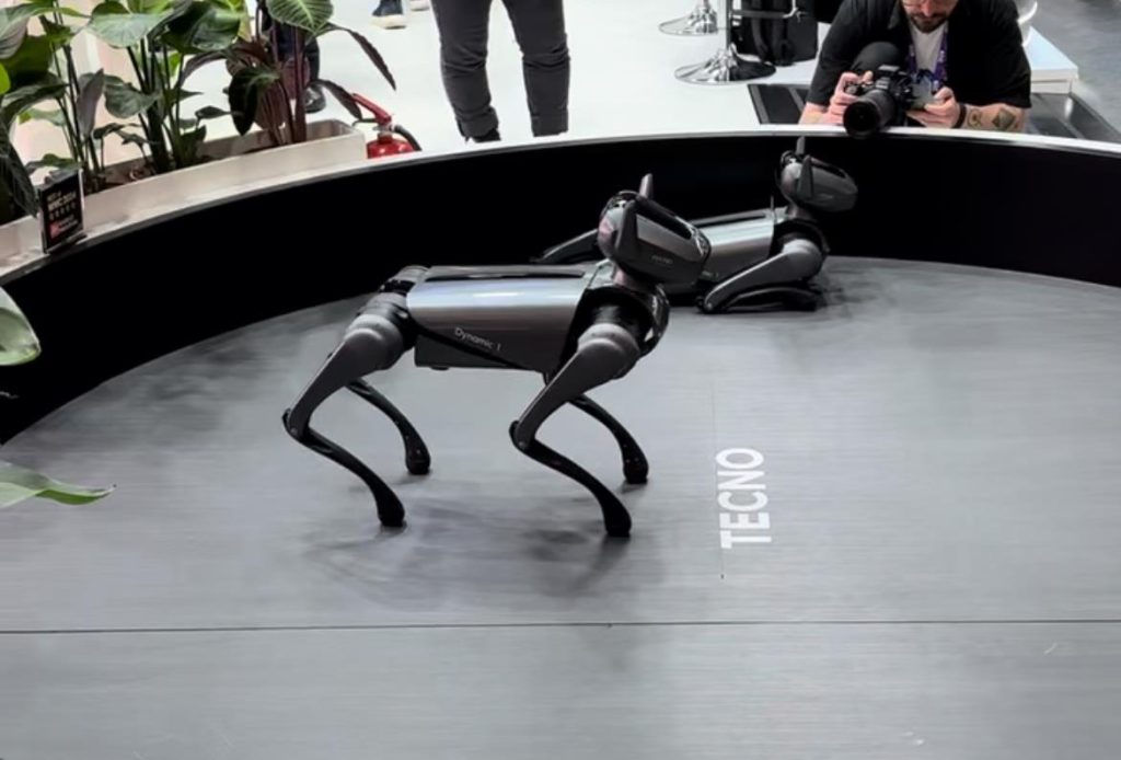 Gato robótico Tecno que se pudo ver en el Mobile World Congress 2024